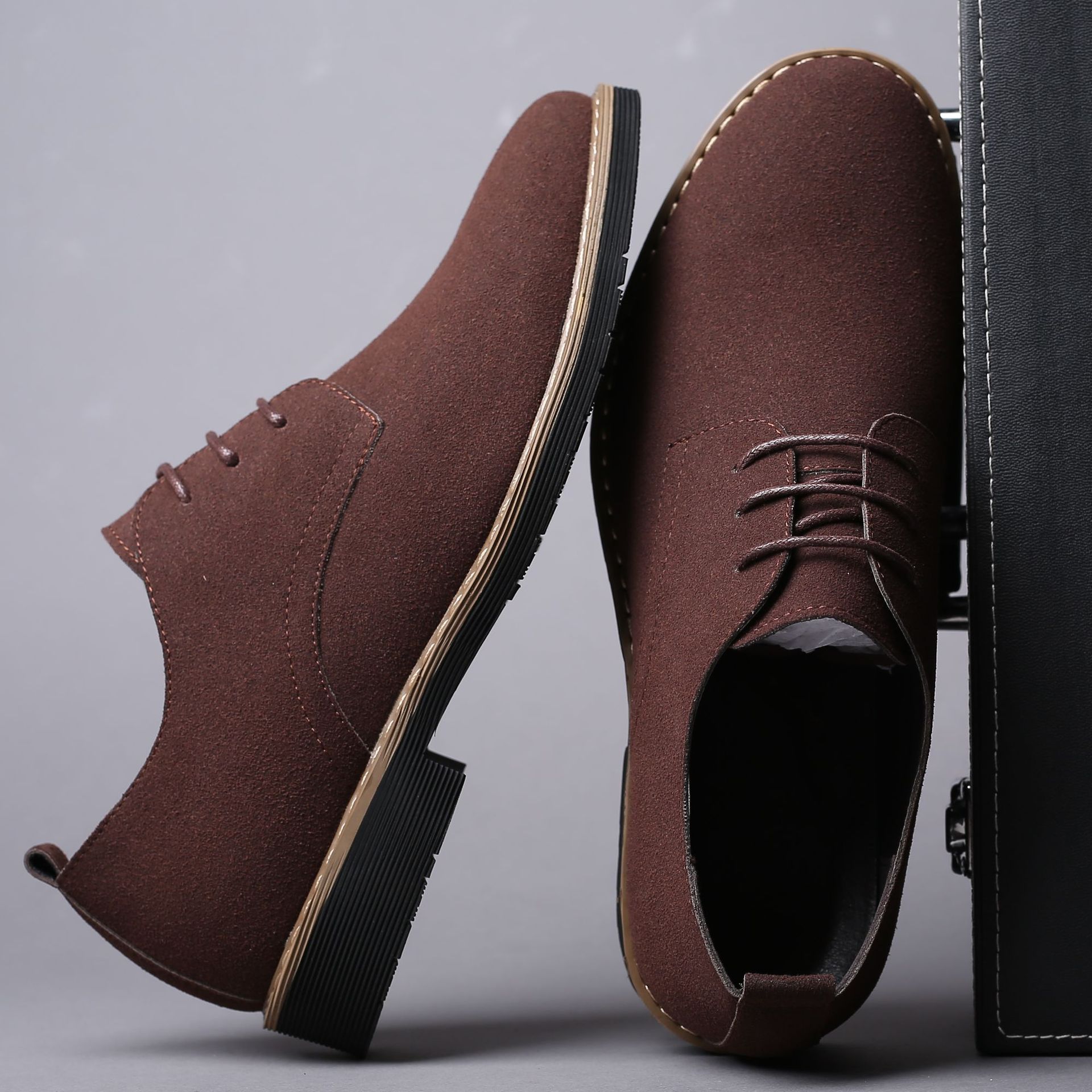 รองเท้าผู้ชายไซส์ใหญ่แบบเป็นทา - Men Formal Wear With Sneakers บทวิจารณ์และราคา